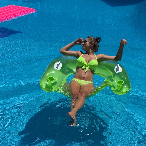 Meet your Posher, Megan - Picture 16 of 16